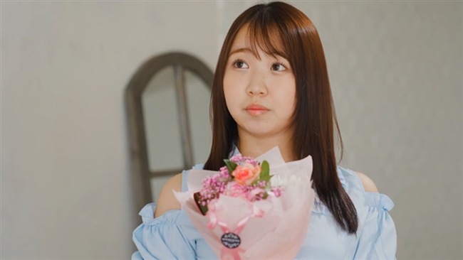 新菜ほの香＝月白ひより
